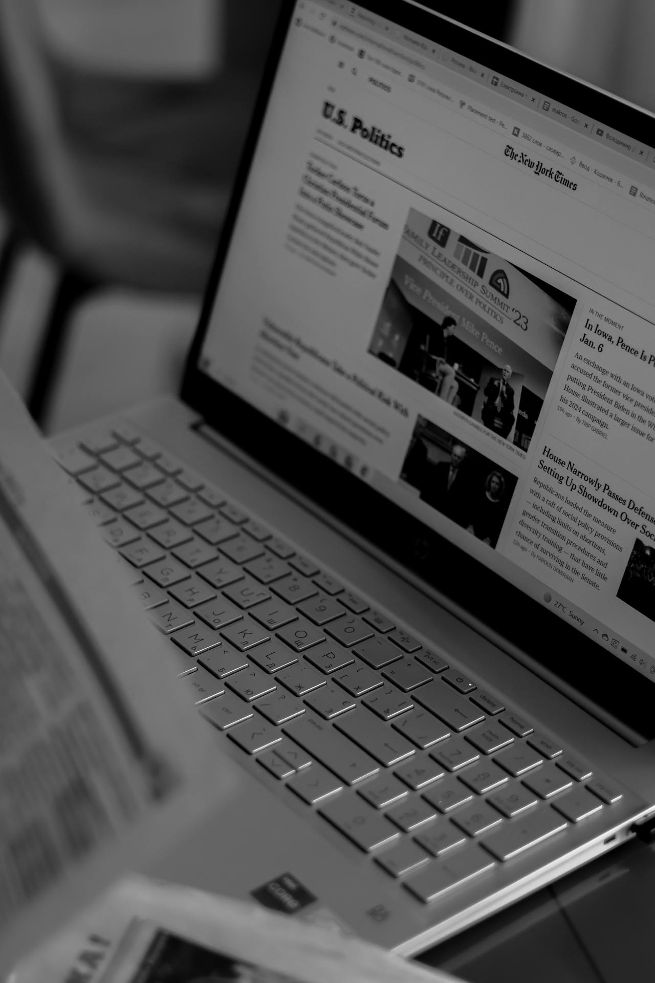 How a Bare-Bones Website Turned Headlines Into Millions: The Drudge Report Case Study